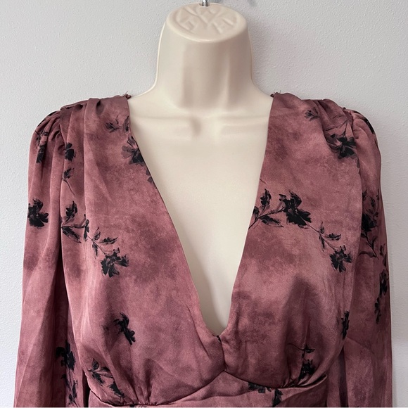 Privy Mauve Floral V-Neck Long Sleeve Blouse Size M NWT! - Picture 2 of 9